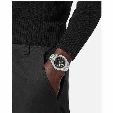 Versace V-Code VE6A00323 Herrenuhr - Edelstahl, schwarzes Zifferblatt, 42 mm