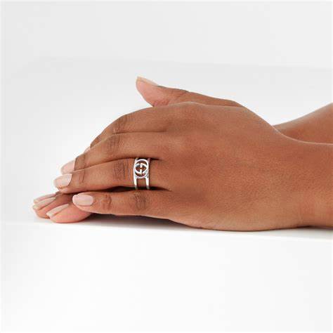 Gucci YBC295716001 Bague en argent 925 avec G imbriqués 9mm
