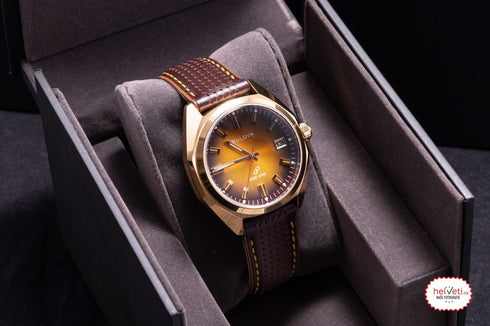 Montre Bulova Jet Star 97B214 pour hommes - cadran doré, bracelet en cuir brun, boîte officielle