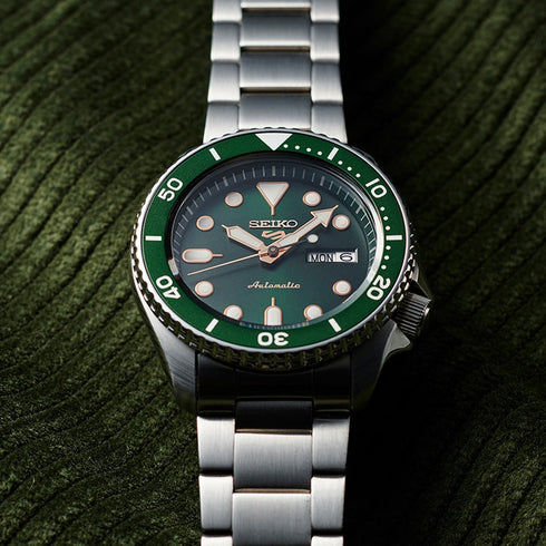Seiko 5 Sports SRPD63K1 Montre automatique pour hommes - acier inoxydable 42,5 mm, cadran vert