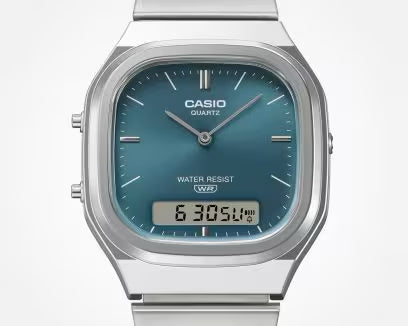 Reloj analógico-digital vintage Casio AQ-240E-3AEF con esfera azul plateada