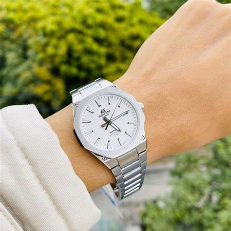 Casio Edifice EFB-108D-7AVUEF Reloj de cuarzo para hombre - Esfera plateada, brazalete de acero inoxidable
