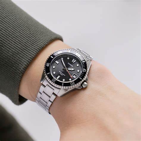 CASIO & VINTAGECasio MDV - 10D - 1A1VEF Men's Watch - Black Dial, Stainless Steel BraceletWATCHESEcecile