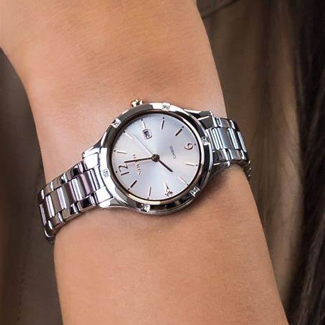 Reloj Casio Sheen SHE-4533D-7AUER Mujer - Esfera plateada, brazalete acero