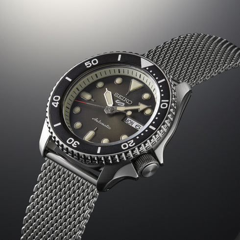 Seiko 5 Sports SRPD73K1 Herren-Automatikuhr - Schwarzes Zifferblatt, Edelstahl-Mesh-Armband