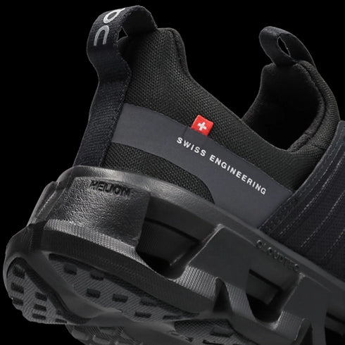 ON Cloudswift. Donne nere