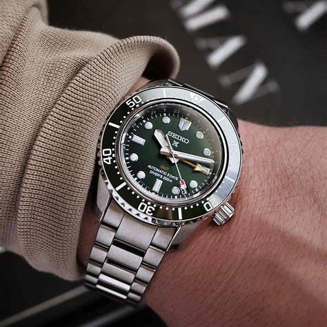 Seiko Prospex SPB381J1 Reloj de buceo GMT automático para hombre - 42mm Caja de acero inoxidable, esfera verde, bisel cerámico