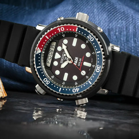 Seiko Prospex SNJ027P1 Reloj de buceo solar para hombre - Esfera negra, correa de silicona negra