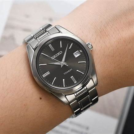 Seiko SUR375P1 Reloj hombre cuarzo titanio - Esfera negra, Indicación fecha, Cristal zafiro