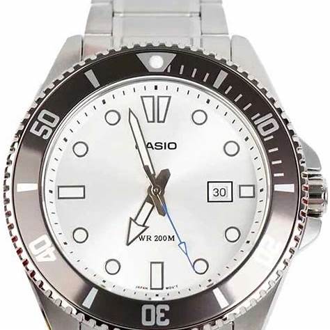 CASIO & VINTAGECasio MDV - 107D - 7AVDF Men's Analog Dive Watch - White Dial, Stainless Steel BraceletWATCHESEcecile