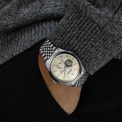 Seiko Presage SPB469J1 Reloj automático para hombre - Caja de acero inoxidable de 40,2 mm, esfera blanca con textura de seda, diseño de corazón abierto