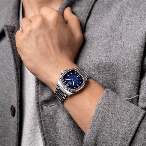 Mido Multifort TV Big Date M049.526.11.041.00 Montre automatique pour hommes - Cadran bleu, bracelet en acier inoxydable