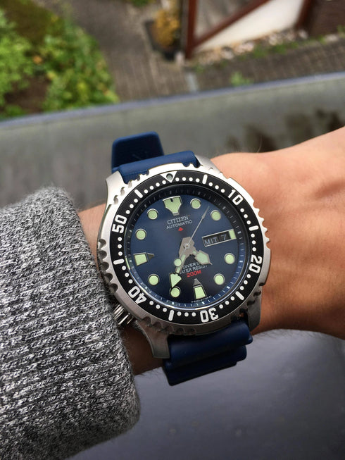 Reloj Citizen NY0040-17L Hombre - Esfera azul, caja de acero inoxidable y correa de caucho azul