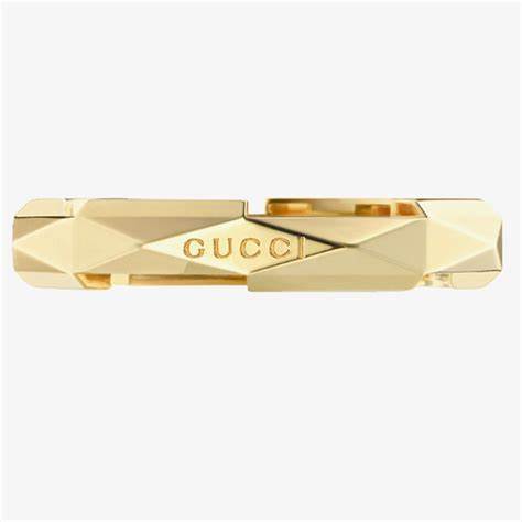Gucci Link to Love Bague cloutée de 4 mm en or jaune 18ct - Taille 6
