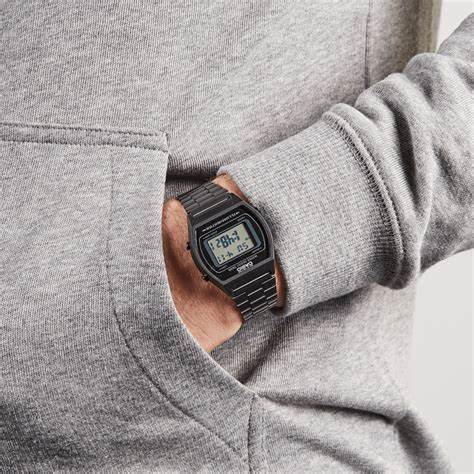 CASIO & VINTAGECasio B640WB - 1A Unisex Digital Watch - Black Stainless Steel Band, Retro DesignWATCHESEcecile