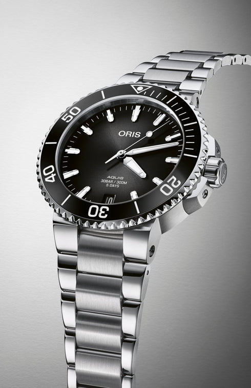 Oris Aquis Date Calibro 400 41,5 mm - Acciaio, quadrante antracite, riserva di carica di 5 giorni