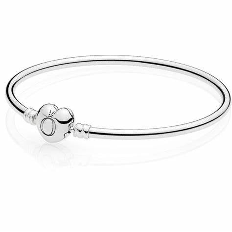PANDORAPandora Moments 596268 - 17 Sterling Silver Bangle Bracelet with Heart Clasp - 17cmBIJOUXEcecile