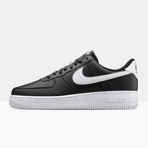 Nike Air Force 1 07 Noir Blanc Femmes