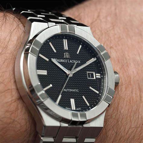Montre Maurice Lacroix AI6007-SS002-330-1 Hommes Aikon Automatic 39mm, cadran noir, bracelet en acier inoxydable
