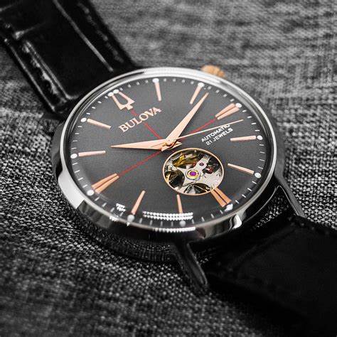 Orologio da uomo Bulova Classic Automatic 98A187 - Cassa in acciaio inossidabile da 41 mm, quadrante grigio con apertura, cinturino in pelle nera