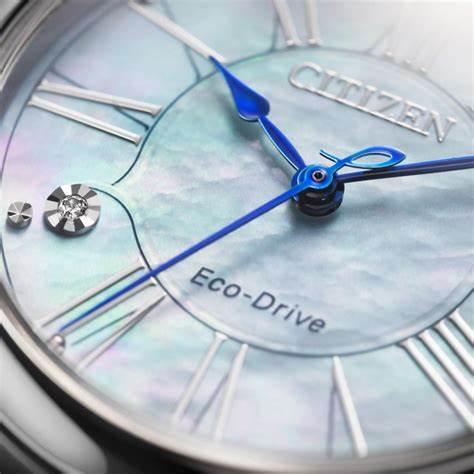 Reloj Citizen EM1060-87N Eco-Drive para mujer - Esfera nacarada de 29,5 mm, brazalete de acero inoxidable