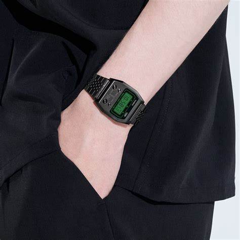 Casio A1100B-1EF Reloj digital para hombre - Acero inoxidable negro, diseño retro