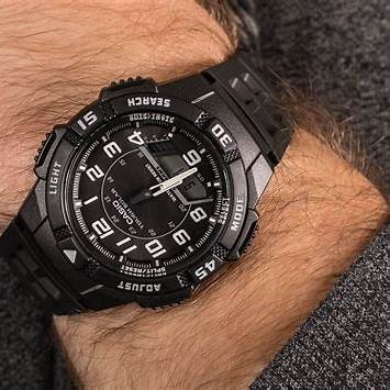 Casio AQ-S800W-1BVEF Montre analogique-numérique pour hommes - 42mm Cadran noir, bracelet en résine