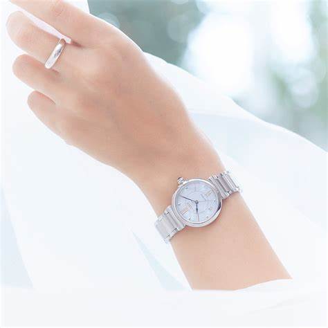 Reloj Citizen EM1070-83D Eco-Drive para mujer - Esfera nacarada de 29,5 mm, brazalete de acero inoxidable
