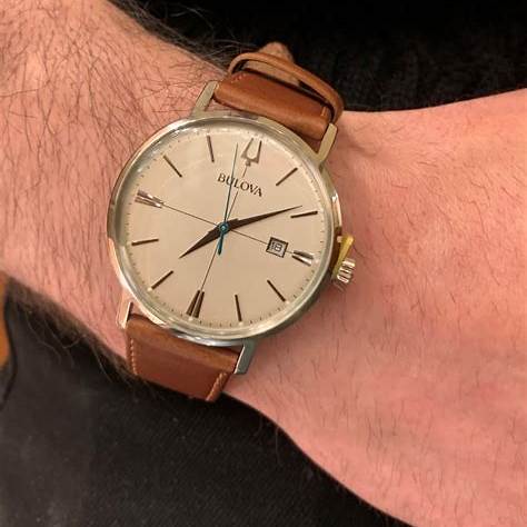 Bulova Aerojet 96B242 Reloj de cuarzo para hombre - Caja de acero inoxidable de 39 mm, esfera crema, correa de piel marrón