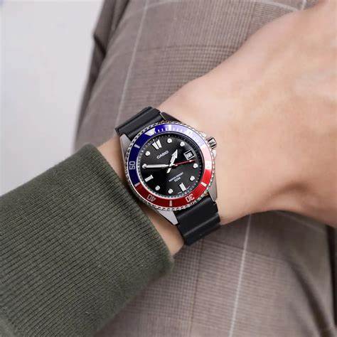 Orologio analogico da uomo Casio MDV-10-1A2VEF, quadrante nero, cinturino in resina nero