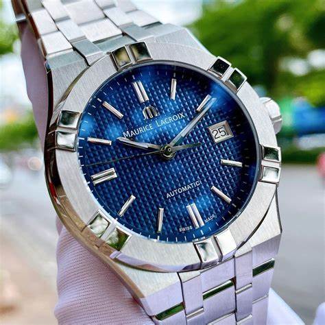 Maurice Lacroix AI6007-SS002-430-1 Herren Aikon Automatikuhr 39mm, blaues Zifferblatt, Edelstahlarmband