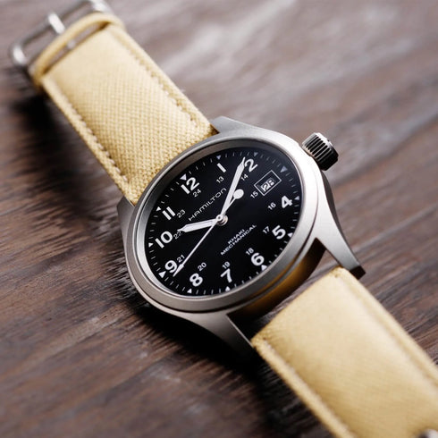 Hamilton Khaki Field Mechanical H69439933 - 38mm Edelstahl, schwarzes Zifferblatt, beigefarbenes Segeltucharmband