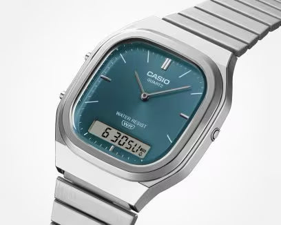 Reloj analógico-digital vintage Casio AQ-240E-3AEF con esfera azul plateada