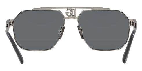 Dolce & Gabbana DG2294 Gafas de sol para hombre - montura Gunmetal, lentes espejadas gris claro, diseño de montura completa de 59 mm