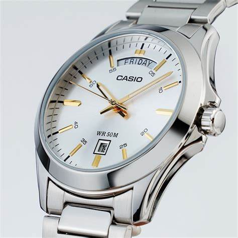 Orologio Casio MTP-1370D-7A2VDF Uomo - Quadrante bianco, cinturino in acciaio inossidabile