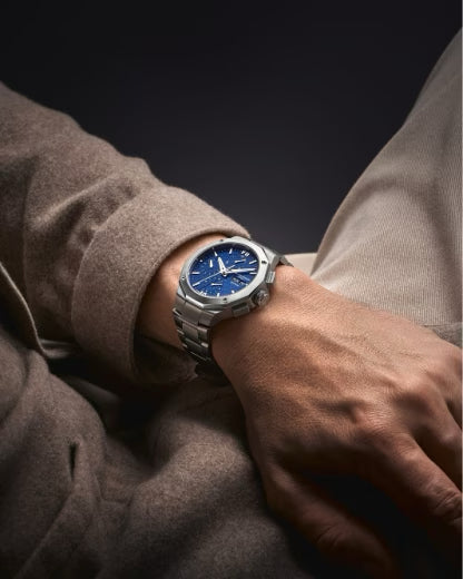 Baume & Mercier Riviera 10826 Chronograph – 41 mm Blue Wave Dial, Steel Strap