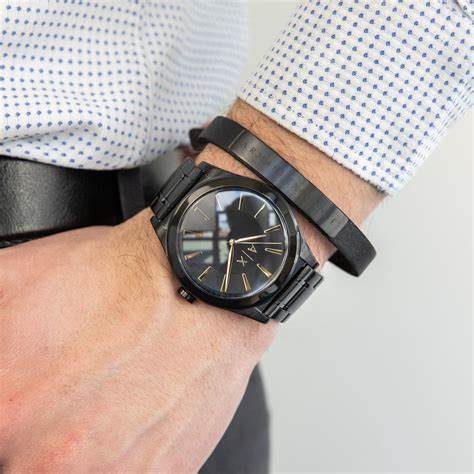 Reloj y Conjunto de Pulsera para Hombre Armani Exchange AX7102 de Acero Inoxidable Negro