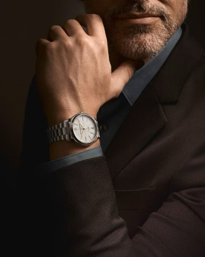 Baume & Mercier Clifton 10793 Baumatic – 39 mm Off-White Dial, Steel Bracelet