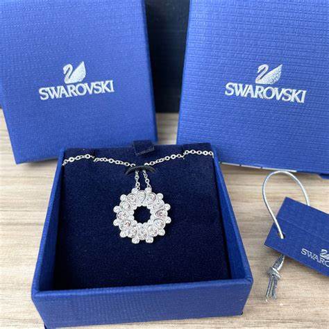 Swarovski 5048034 Asset Flower Circle Pendant Necklace - Rhodium-Plated, Clear Crystals