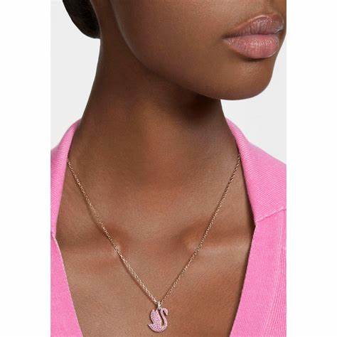 Swarovski 5647552 Iconic Swan Anhänger Halskette - Rosa Kristalle, Rose Gold-Ton plattiert