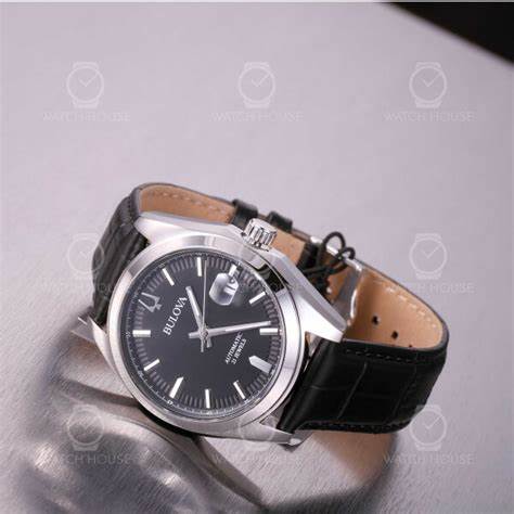 Bulova 96B435 Surveyor Automatikuhr für Herren - 39 mm Edelstahlgehäuse, schwarzes Zifferblatt, schwarzes Lederarmband